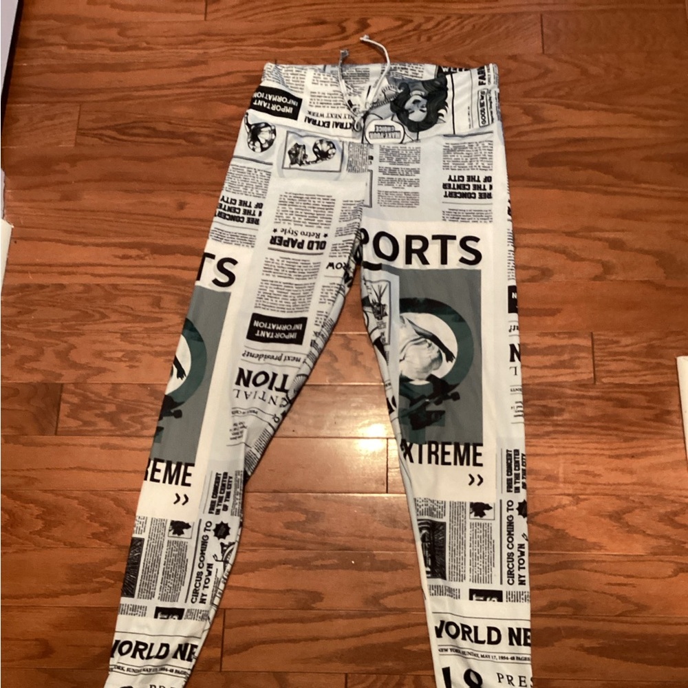 Newspaper Print Leggings - (Color: White & Blueish Gray)